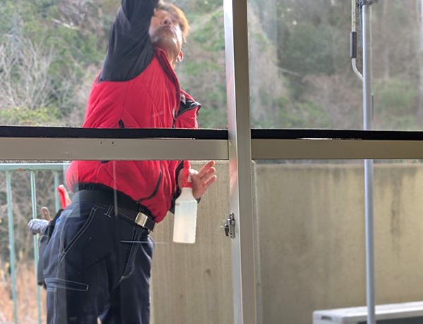 ガラスサッシクリーニング